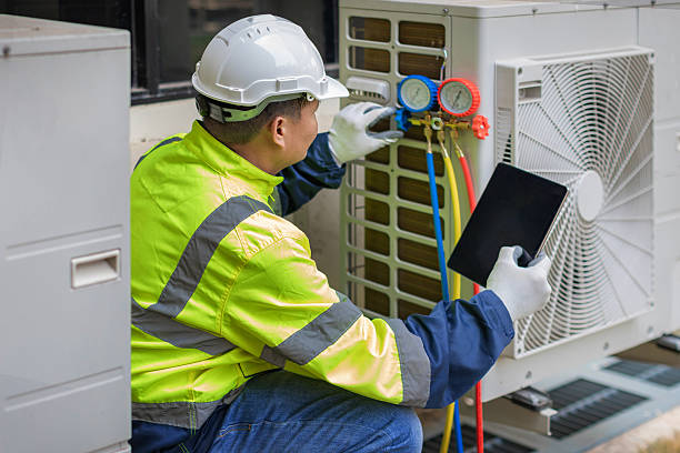 Professional Air Conditioning Repair technician working in Hudsonville, MI